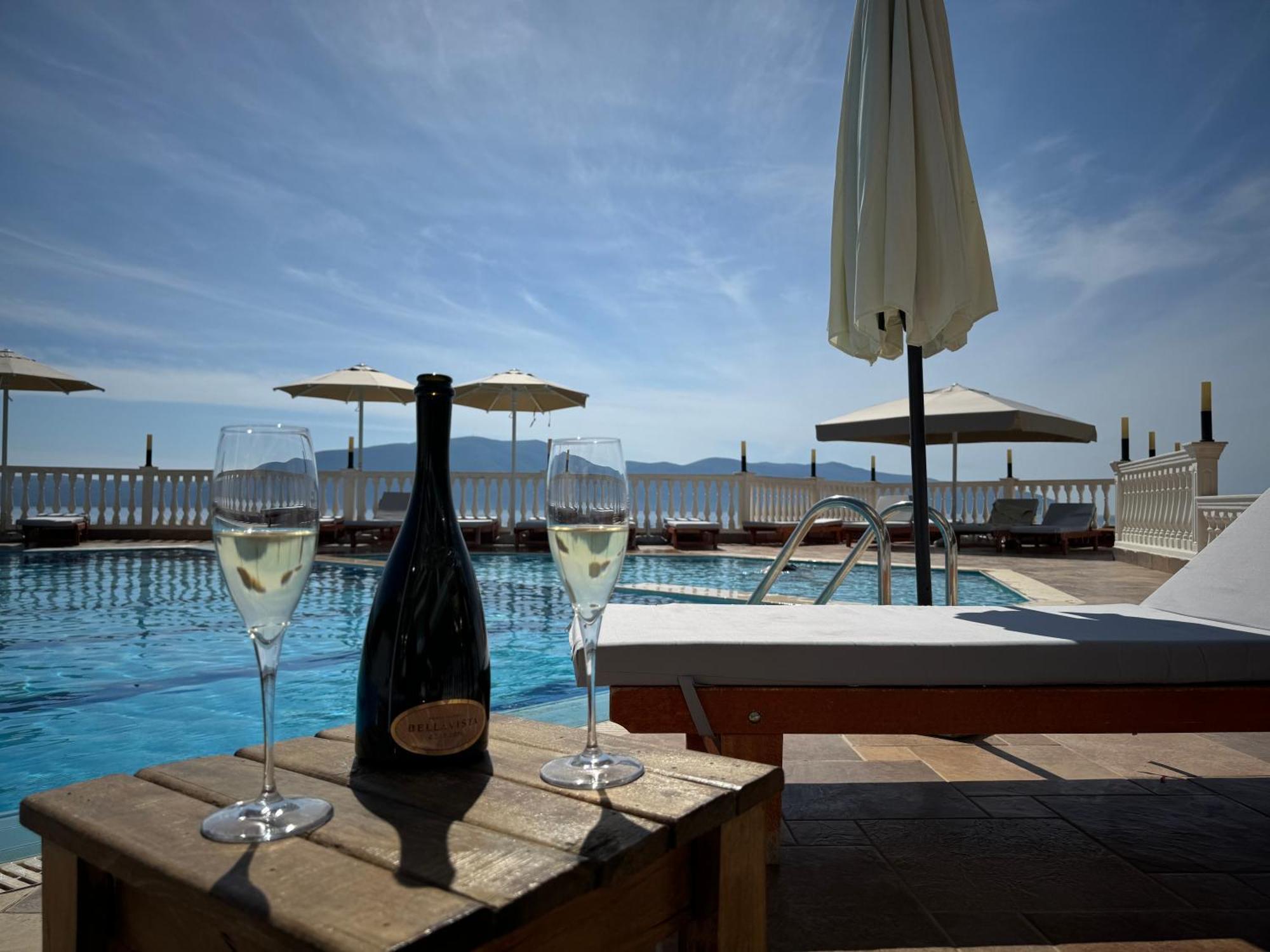 Nuna Hotel Radhime Ngoại thất bức ảnh