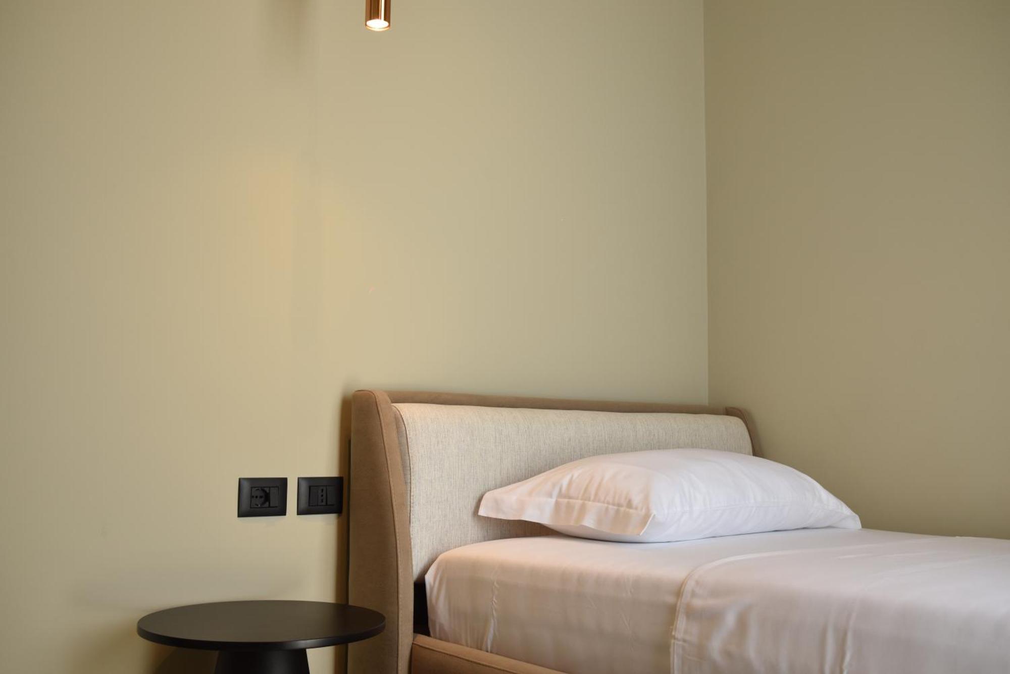 Nuna Hotel Radhime Phòng bức ảnh